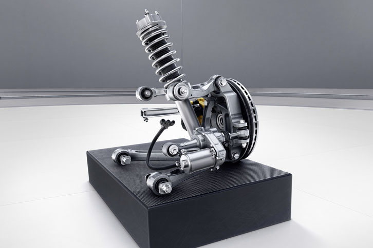 メルセデスAMG GT R（後輪操舵システム）