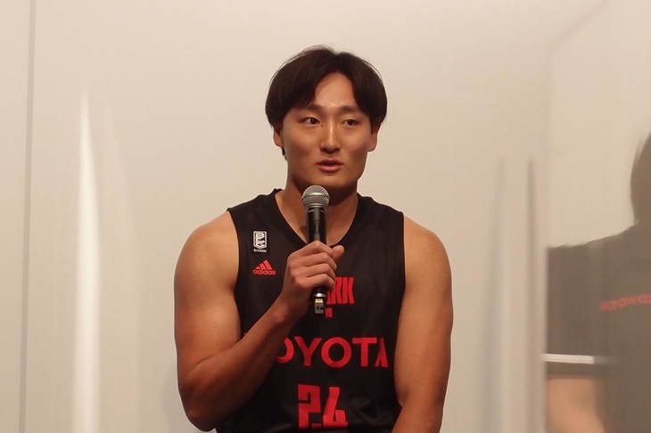 アルバルク東京の田中大貴選手（写真）にとって、当然ながら「TOKYO A-ARENA」（仮称）は待望の施設。「アルバルクには歴史があり、新アリーナでも活躍する日本一のチームにしたい。次世代の子どもたちに可能性（を信じることの大切さ）を伝えていきたいです」などとコメントした。