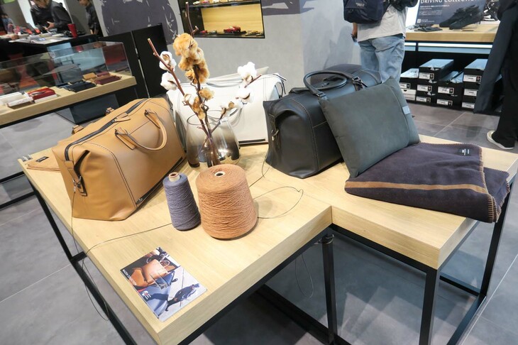 ジャパンモビリティショー2023におけるマツダブースの様子。