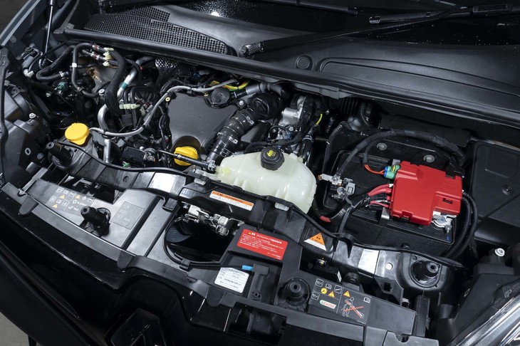 フロントに積まれる1.5リッター直4ディーゼルターボエンジンは最高出力116PSと最大トルク260N・mを発生する。