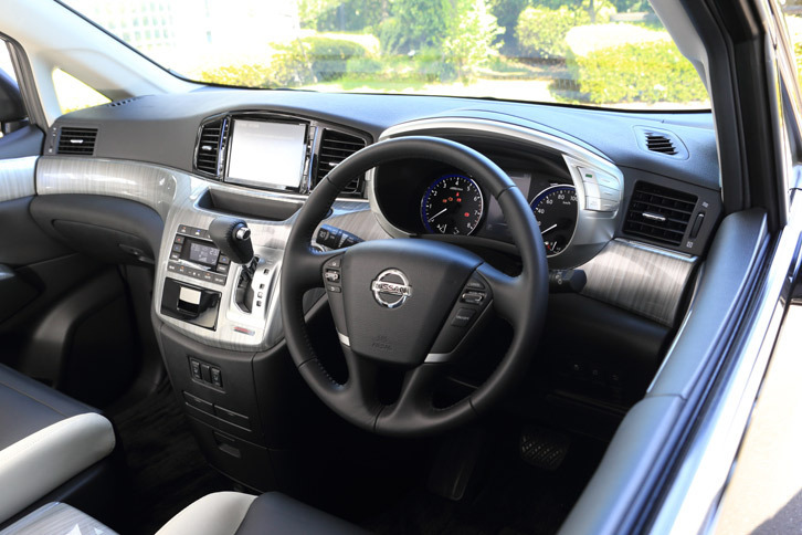 「日産セレナ ライダー“AUTECH 30th Anniversary”」