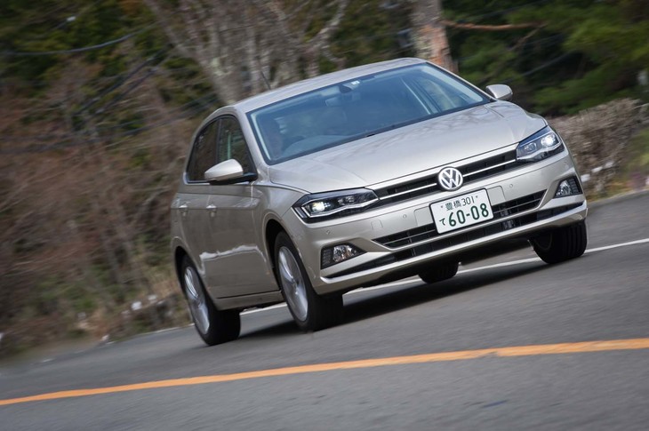 テスト車のボディーカラーは「TSIハイライン」専用色の「アイボリーシルバーメタリック」。光の加減によってはゴールドにも見えるような、上品な輝きをたたえる。