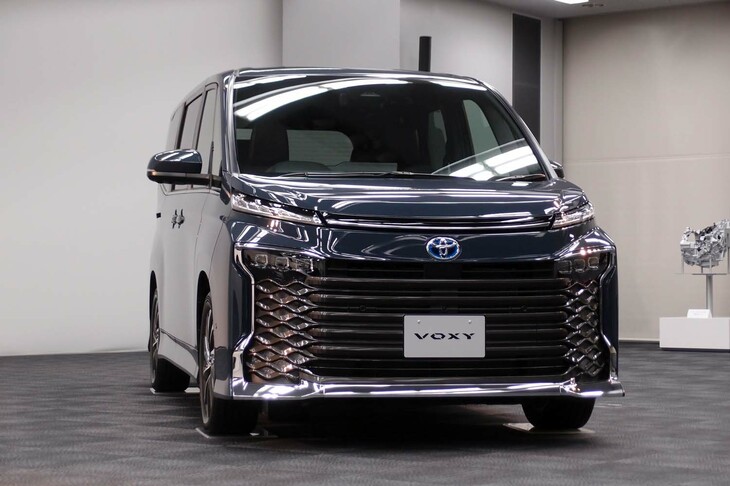 トヨタ・ヴォクシーS-Z（7人乗り／ハイブリッド車）