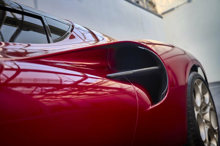 アルファ・ロメオ33ストラダーレ（サイドのエアインテーク）