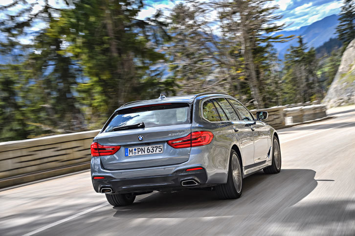 とにかくトルクが豊かで、スムーズに回るエンジンが印象的だった「530d」。ドイツ仕様の燃費性能は5.1～4.7リッター/100km（約19.6～21.3km/リッター、欧州複合モード）と公表されている。