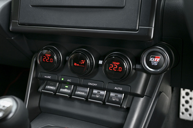 トヨタGR86 RZ“40th Anniversary limited”（エアコンのコントロールスイッチ）
