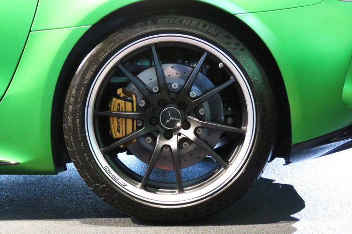 メルセデスAMG GT R（リアタイヤ）