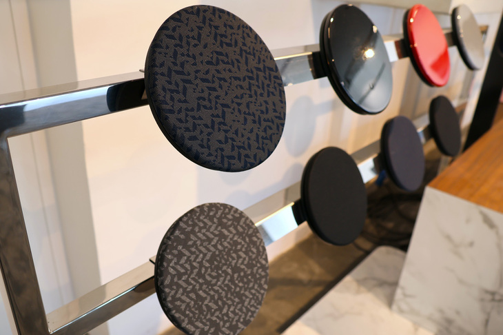 車体色および内装色の見本。現状では現行型「イプシロン」のものが示されている。