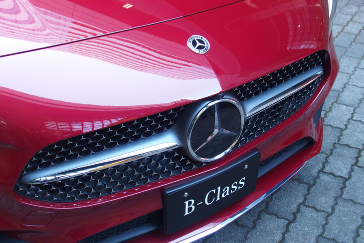 メルセデス・ベンツB200d（フロントグリル）