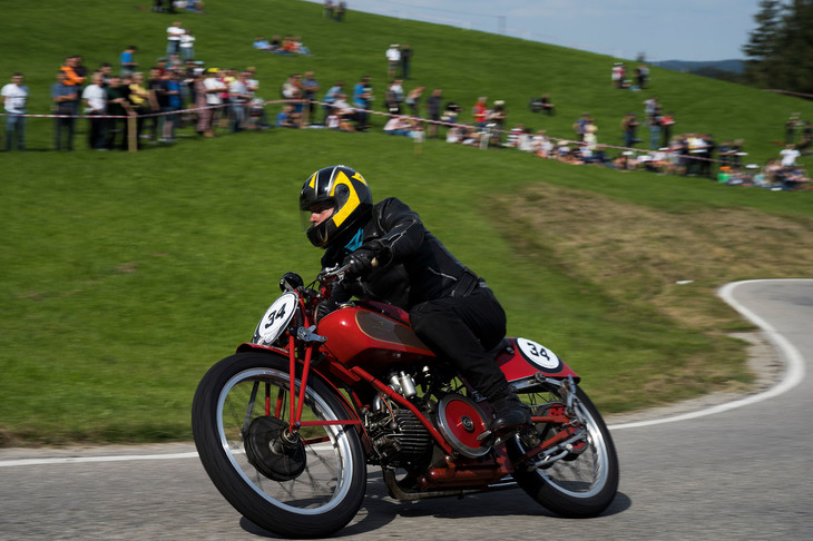 1920年代から30年代に世界を席巻したモト・グッツィの水平単気筒エンジン。この車両は30年代後半、ジレラとの熾烈（しれつ）な覇権争いのなかで生まれた500ccの「コンドール」。