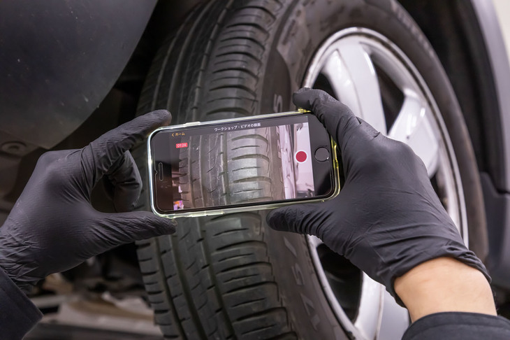 タイヤの点検状況も動画で記録。愛車のコンディションが理解できるうえ、メンテナンスの記録にもなると顧客からの評判も上々だという。