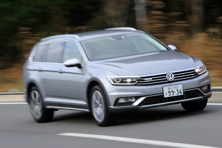 駆動方式は「パサート」シリーズでは唯一となる4WD。路面状況に応じて最適なトルク配分を行う。