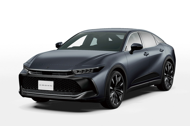 特別仕様車「クラウン クロスオーバーRS“ランドスケープ”」のベースとなった「RS」。2.4リッター直4ターボエンジンを核とした、トヨタ自慢の「デュアルブーストハイブリッドシステム」を搭載する。システム最高出力は349PS。