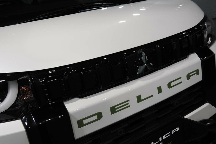 三菱デリカミニCHAMONIX SNOW GEAR（フロントバンパーエンブレム）