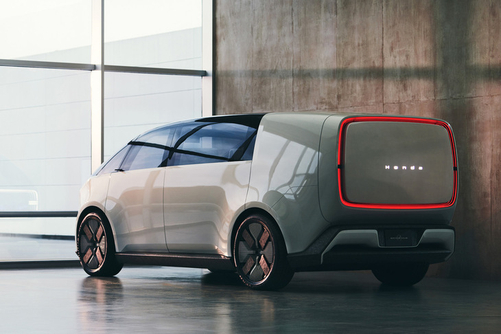 コンセプトモデルの「SPACE-HUB（スペース ハブ）」。