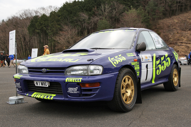 WRC参戦車両の1台である、1996年にコリン・マクレーが駆った「インプレッサ555」。スバルは95～97年に、インプレッサでWRCのメイクスタイトルを3連覇。95年はマクレーがドライバーズタイトルも獲得したため、このマシンはチャンピオンナンバーである1を付けている。