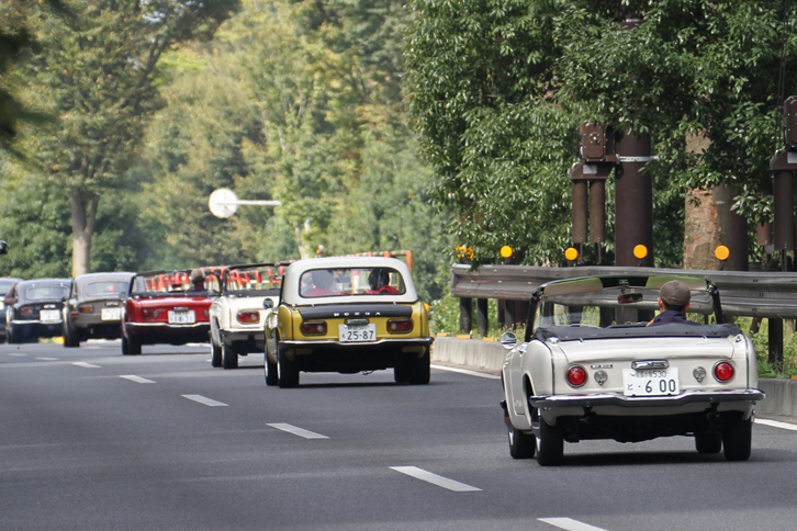 「S500」「S600」は円形テールライト、「S800」は横長のリアコンビネーションライトを持つ。