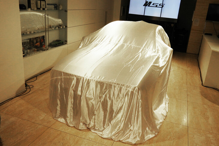 アンベールを待つ「ミツオカM55ゼロエディション」。