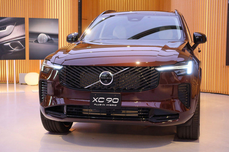ボルボXC90 T8 AWDプラグインハイブリッド