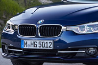 先代「3シリーズ」のフロントグリル。一見シンプルだが、よく見ると精緻で立体的なデザインをしていた。