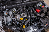 「アルカナR.S.ライン マイルドハイブリッド」のパワートレインは、最高出力158PS、最大トルク270N・mの1.3リッター直4ターボエンジンと、同5PS、同19.2N・mのBSGと呼ばれる補助モーター、そして12Vリチウムイオンバッテリーで構成されている。