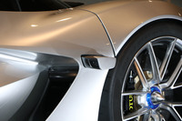 ドアミラーの代わりに備わるカメラ。