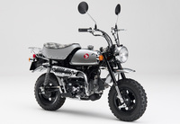 2017年8月いっぱいで生産終了となった「ホンダ・モンキー」。後に125ccエンジンを搭載した、車体も一回り大きな「モンキー125」が登場したが、「50ccクラスのレジャーバイク」としてのモンキーは、このモデルが最後となった。