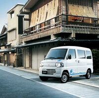 2021年3月に一般販売を終了したものの、このたび2022年秋の再販が発表された「ミニキャブ ミーブ」。容量16kWhのバッテリーを搭載し、一充電走行可能距離はJC08モードで150kmとされている。