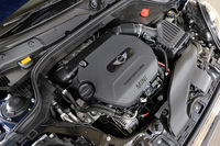 「クーパーD」に搭載される1.5リッター直3ディーゼルターボエンジン。116psの最高出力と270Nmの最大トルクを発生する。