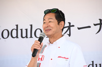 「モデューロX」の開発に当初から携わってきた、開発アドバイザーの土屋圭市氏。