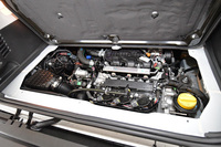 専用にチューンされた直列3気筒ターボエンジンは、最高出力109ps（80kW）/5750rpm、最大トルク17.3kgm（170Nm）/2000rpmを発生する。
	 
	