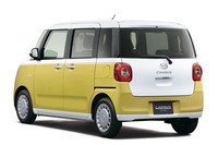 なかには黄色系の2トーンカラーも。新型「ムーヴ キャンバス」は、豊富な車体色やドレスアップで幅広いユーザーニーズに対応する。