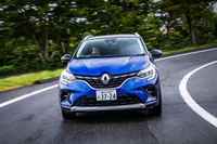 「キャプチャーE-TECHハイブリッド」に用いられるプラットフォームは、ルノー・日産・三菱のアライアンス3社が使用する「CMF-B」。サスペンションはフロントがマクファーソンストラット式、リアがトーションビーム式となる。