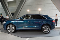 ブランド初のクーペスタイルSUVにして新たな旗艦SUV　アウディの新型車「Q8」が日本デビューの画像