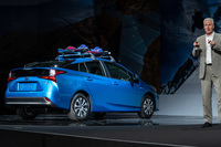 アメリカ・ロサンゼルスモーターショーで発表された「トヨタ・プリウスAWD-e」。