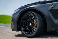 第5世代の「Pゼロ」は18インチから23インチまでのタイヤサイズを網羅し、50種類以上のラインナップで展開される。