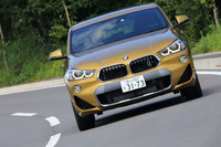 「MスポーツX」には、足まわりをハードに固めた「Mスポーツサスペンション」が装着される。