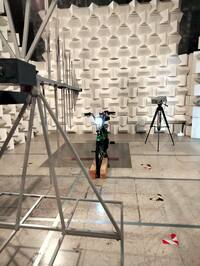 ティベリオさんの開発記録から。電波暗室におけるテスト。こうした地道な積み重ねの結果、イタリアおよびEUの工業規格認証を受けることができた。