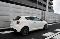 170ps/5500rpmの最高出力と25.5kgm/2500rpmの最大トルクは、従来の1.4リッターターボの155ps/5500rpmと23.5kgm/3000rpmを上回る。また、より低回転域でのトルクが厚くなっている点も見逃せない。