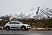 今回のテスト車には、エアサスペンションやトルクベクトリング機構など、走りに関するオプションが多数採用されていた。
    