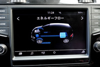 エネルギーフロー（写真）や走行レンジモニターなどが、VWの純正インフォテインメントシステム「Discover Pro」の一機能として表示される。