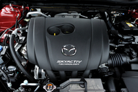 試乗したのは2リッター直4ガソリンエンジン（155ps、20.0kgm）に6ATを組み合わせたモデル。余談だが、去る1月に6MTを搭載したモデルの受注が開始された。こちらは2014年4月に発売の予定。