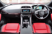 インテリアの様子。日本仕様車は、すべて右ハンドルとなる。