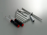 人手に任せず、軽微なメンテナンスをオーナー自身ができるようにと、「SnapOn」のツールキットが備わる。