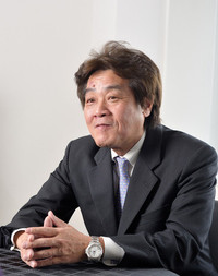 14代目「クラウン」の開発を取りまとめた、山本卓チーフエンジニア。