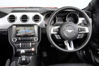 右ハンドル仕様の市場投入は現行モデルのデビュー当初から計画されており、日本にも2016年半ばに導入される予定だった。