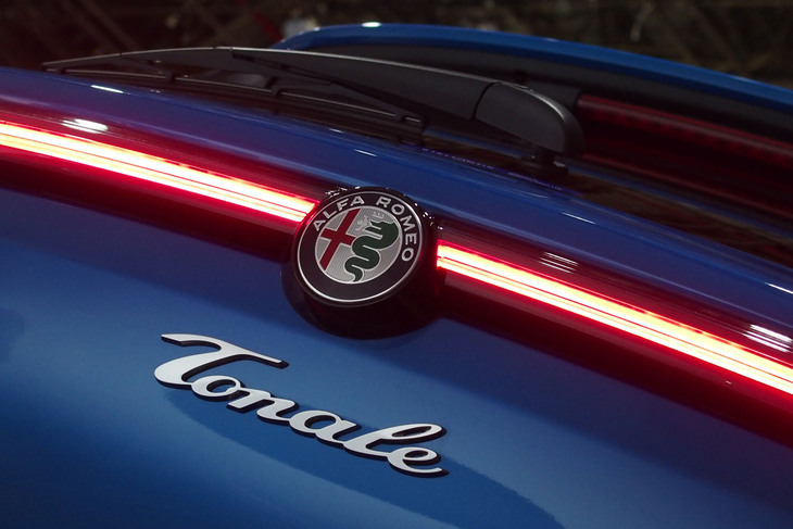 アルファ・ロメオ・トナーレ（リアのエンブレム）