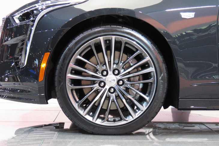 キャデラックCT6 V-SPORT（タイヤ＆ホイール）