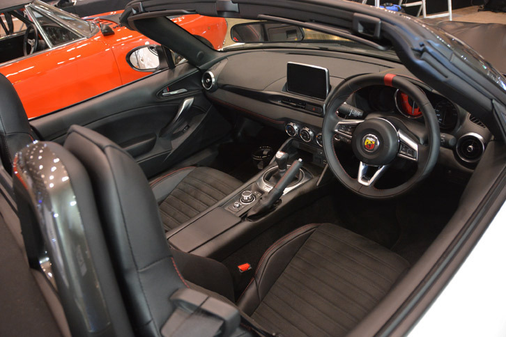 アバルト124スパイダー