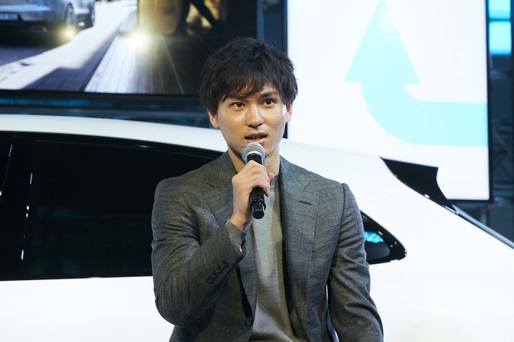 ポルシェドライビングアスリートの南野拓実選手は大阪出身のプロサッカー選手で、日本代表にも選出されたストライカー。現在オーストリア・ブンデスリーガのFCレッドブル・ザルツブルグに在籍している。